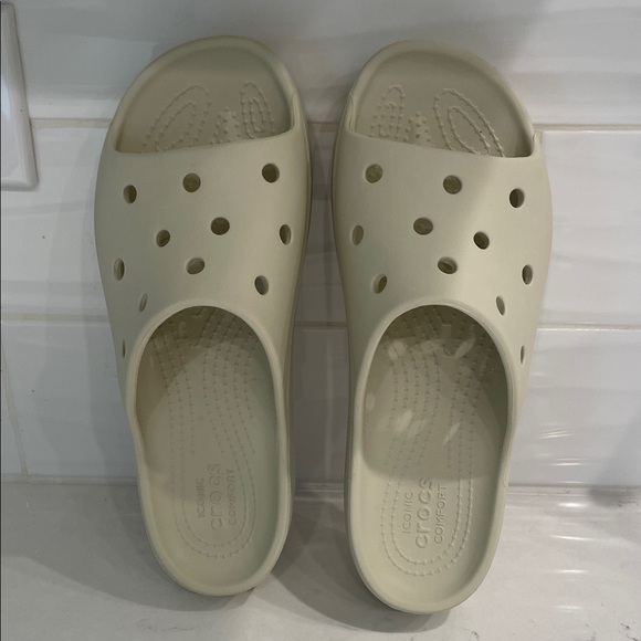 Crocs Platform Slide Sandals - Picture 10 of 10